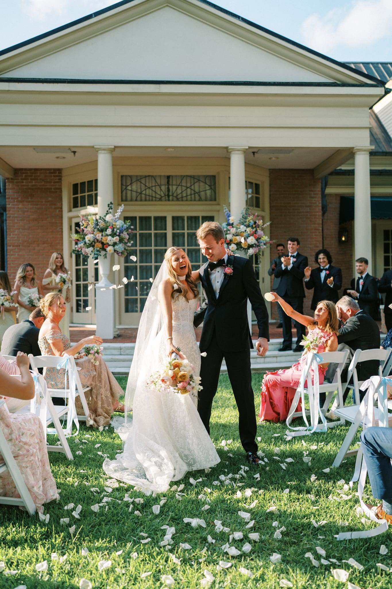 outdoor wedding ceremony at the junior league of Houston